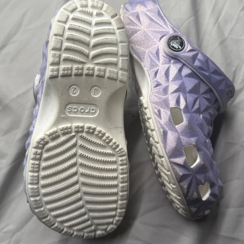 Crocs Kids Classic Geometric Clog Size J2 Metallic Lavender Purple Shoes 209594